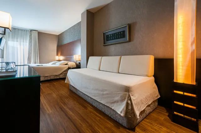 غرفة داخلية بسريرين منفصلين، HOTEL COLONIAL BARCELONA 2/10