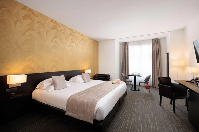 Superior, Triple, King Bed, Best Western Plus Hotel Massena Nice 3/6