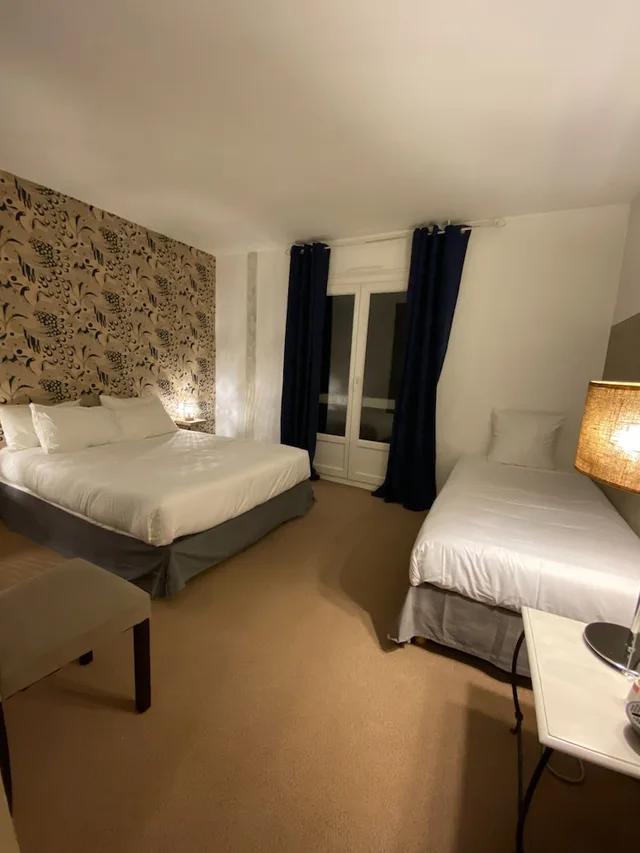 غرفة ثلاثية، Logis Hotel Medieval, Montelimar Nord 1/3