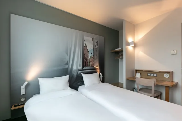 غرفة بسريرين منفصلين، B&B Hotel Toulouse Basso Cambo 1/4