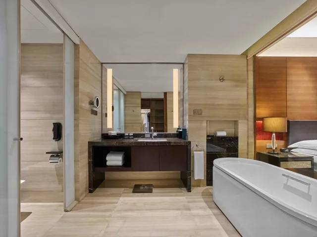 غرفة بريميوم تنفيذية بسرير كينج، Hilton Shijiazhuang 5/7