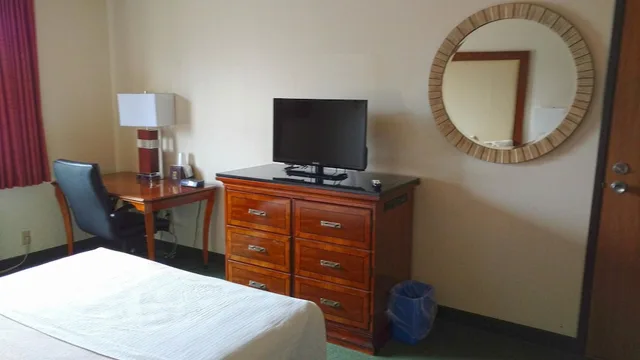 غرفة بسرير كوين، Americas Best Value Inn Zumbrota 2/2