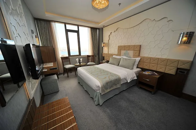 2 Bedrooms, Connecting, Family Suite, 1 Double and 3 Single Beds, Sea View، Grand Star Hotel Bosphorus 2/6