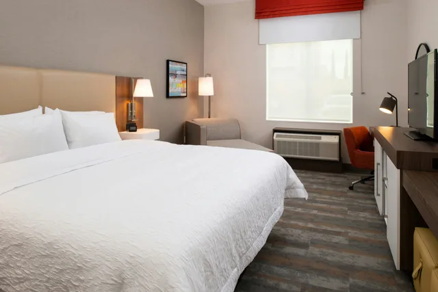 غرفة بسرير كينج، Hampton Inn & Suites Buena Park 2/6