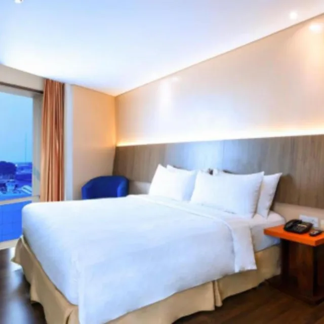 جناح بسرير كينج، Aston Palembang Hotel and Conference Center 2/5