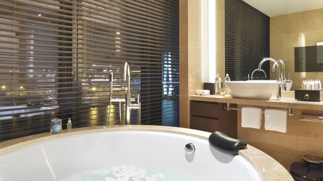 1 Bedroom, Business, River View, City View, Intercontinental Shanghai Expo Hotel 2/3