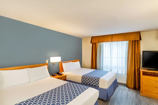 غرفة بسريرين كوين، Econo Lodge Inn & Suites Calgary - University 2/7