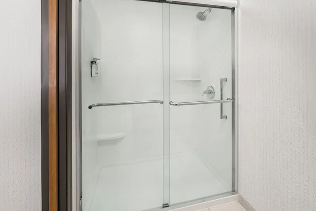 غرفة قياسية بسرير كينج، Holiday Inn Laramie 7/8