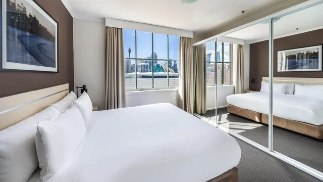 2 Bedrooms, Apartment, City Skyline View, 2 Bathrooms، Oaks Sydney Goldsbrough Suites 1/10