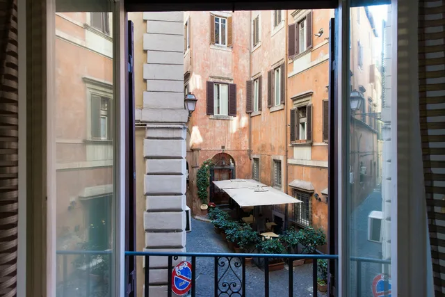 غرفة قياسية بسرير كينج، Vittoriano Suite 5/5