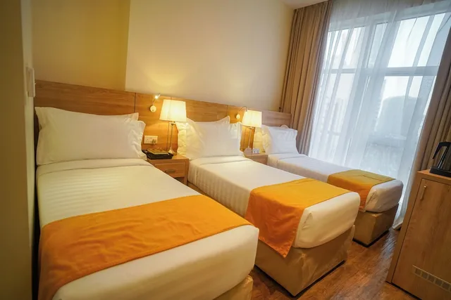 غرفة قياسية ثلاثية بثلاثة أسرّة، فندق وورث إيليت(Worth Elite Hotel) 1/3