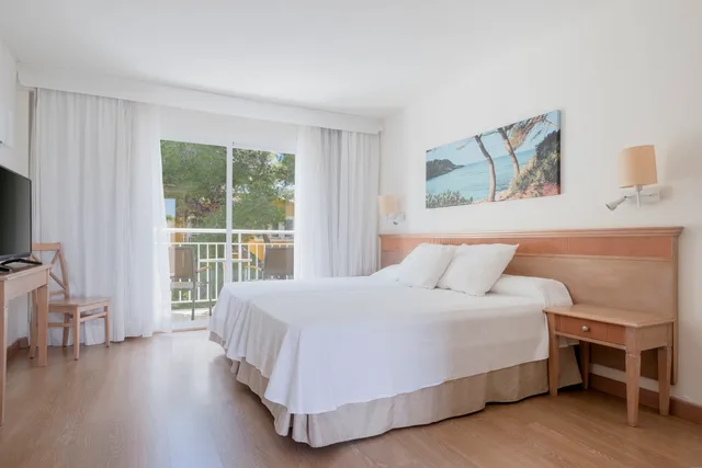 غرفة قياسية بسرير مزدوج، Iberostar Waves Club Cala Barca 2/6