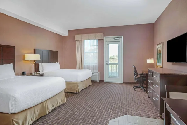 غرفة تنفيذية بسريرين كوين بشرفة، La Quinta Inn And Suites By Wyndham Paso Robles 3/4