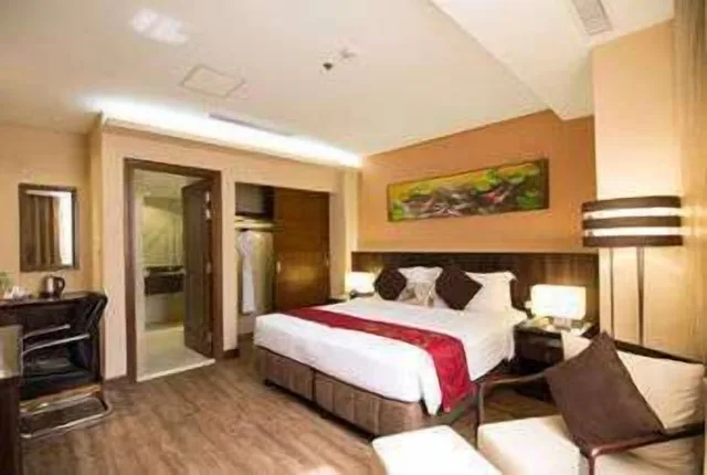 Deluxe, King Bed, Ramada by Wyndham Manila Central 2/10
