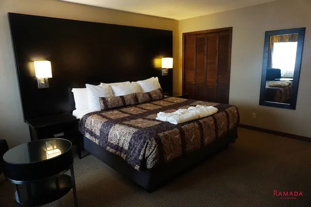 جناح استوديو بسرير كينج، Ramada by Wyndham Kelowna Hotel & Conference Center 6/9