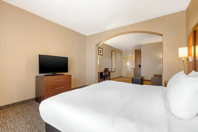 جناح بسرير كينج، Comfort Inn at Convention Center 4/7