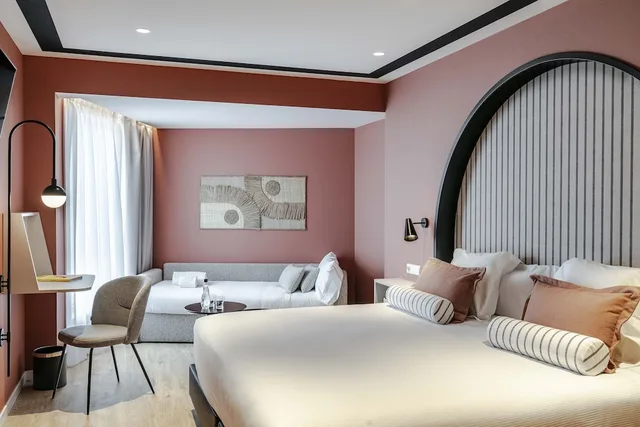 Vincci Room with Sofa Bed، Hotel Vincci Bonjardim 1/3