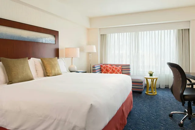 Room, King Bed, Harbour View, Club Floor, Accessible، Renaissance Boston Waterfront Hotel 4/10