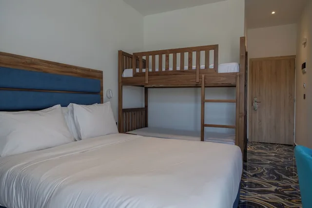 غرفة عائلية بسرير بطابقين بإطلالة على الحديقة، Blue Water Resort 1/1
