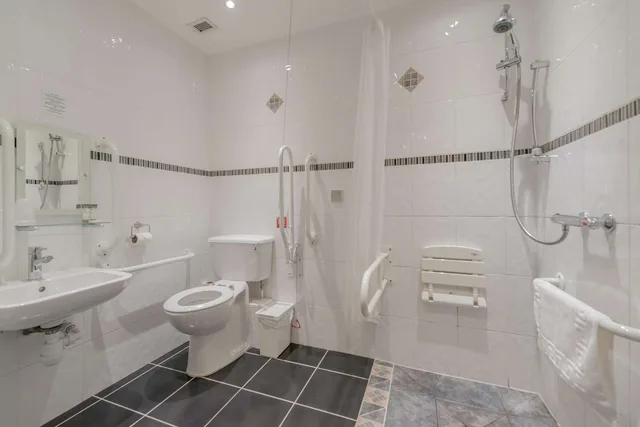 غرفة بسرير كينج مع سرير إضافي لذوي الإعاقة، Best Western Bradford Guide Post Hotel 2/2