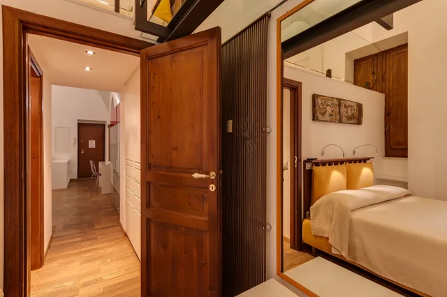 شقة بسرير كوين وسرير فردي مع أريكة، Rome Accommodation - Coronari 4/10