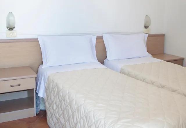 غرفة ثلاثية، Hotel Salsedine 5/8
