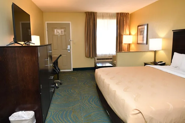 جناح بسرير كينج مع أريكة، Quality Inn & Suites Greenville I-65 6/8