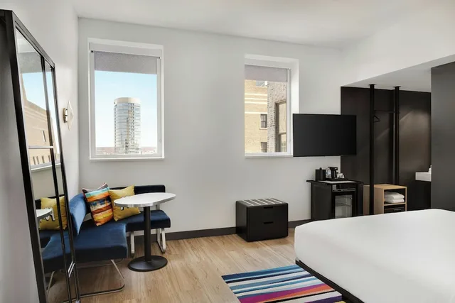 غرفة بسرير كينج لذوي الإعاقة، Aloft Indianapolis Downtown 1/4