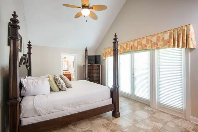 4 Bedrooms, Home, King and Twin Beds, 3 Queen Beds, with Pool، Hawks Cay Resort 1/5