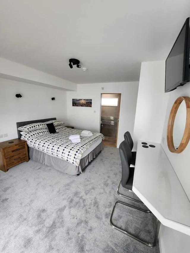غرفة قياسية بسرير مزدوج مع أريكة في الملحق، St George's Guesthouse 2/8