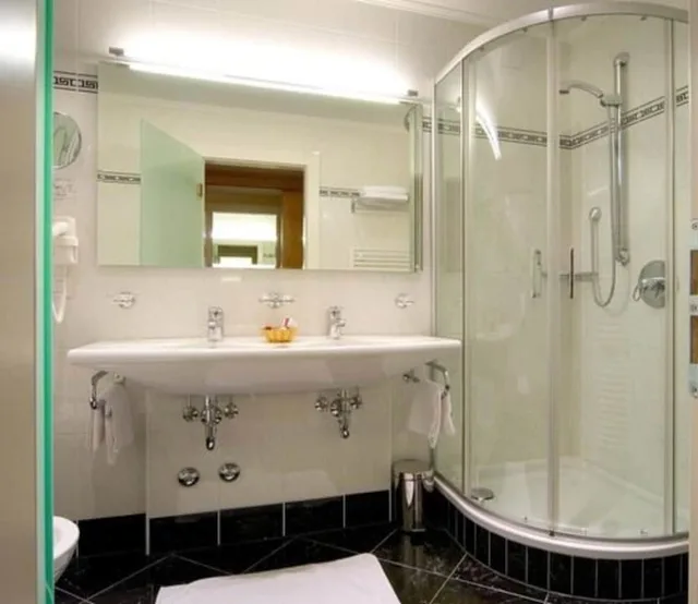 جناح بسرير كوين مع أريكة، Hotel Post 6/6