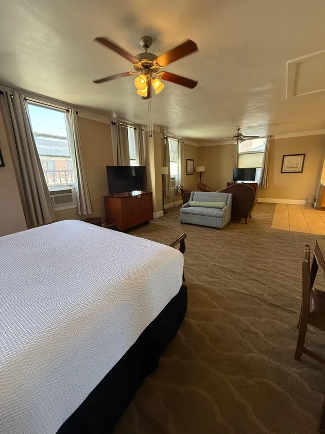 جناح تنفيذي، Gadsden Hotel 2/10