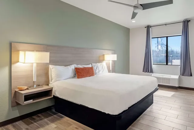غرفة بسرير كينج، Americas Best Value Inn San Antonio Windcrest 1/1