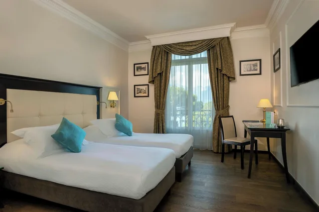 غرفة سوبيريور بسريرين منفصلين، Grand Hotel Suisse Majestic 1/5