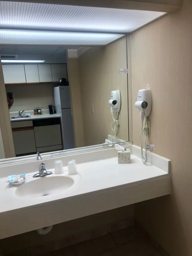 Room, King Bed, Kitchenette, South Building، Princess Bayside Beach Hotel 5/8