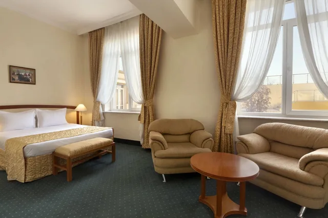 غرفة بسرير كينج لذوي الإعاقة، Ramada by Wyndham Plovdiv Trimontium 2/5