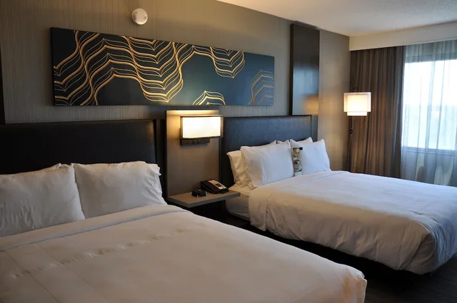 غرفة بسريرين كوين لذوي الإعاقة، Chicago Marriott Schaumburg 2/3