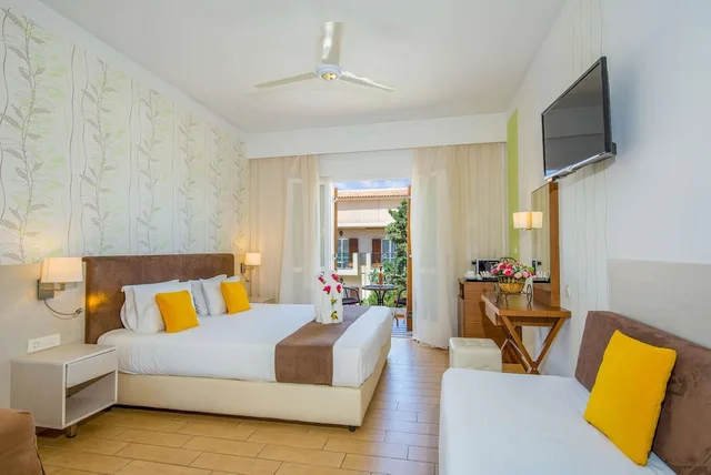 Connecting, Twin Beds, Lateral Side Sea View, Sofa، Kalyves Beach Hotel 3/8