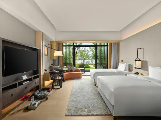 غرفة بسريرين منفصلين يُسمح فيها بالحيوانات الأليفة، Hilton Shanghai Songjiang Guangfulin 2/2