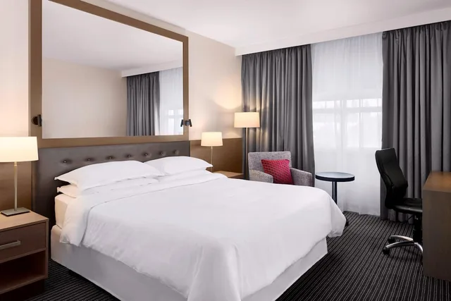 غرفة ديلوكس بسرير كوين، Sheraton Heathrow Hotel 2/7