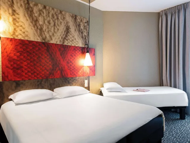 غرفة قياسية بسرير مزدوج وسرير فردي، IBIS SAINT MALO PLAGE 1/10