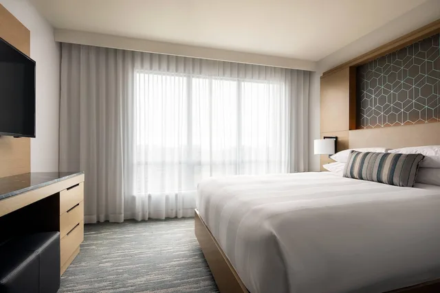 جناح جونيور بسرير كينج بإطلالة على المدينة مع أريكة، Vancouver Airport Marriott Hotel 5/10