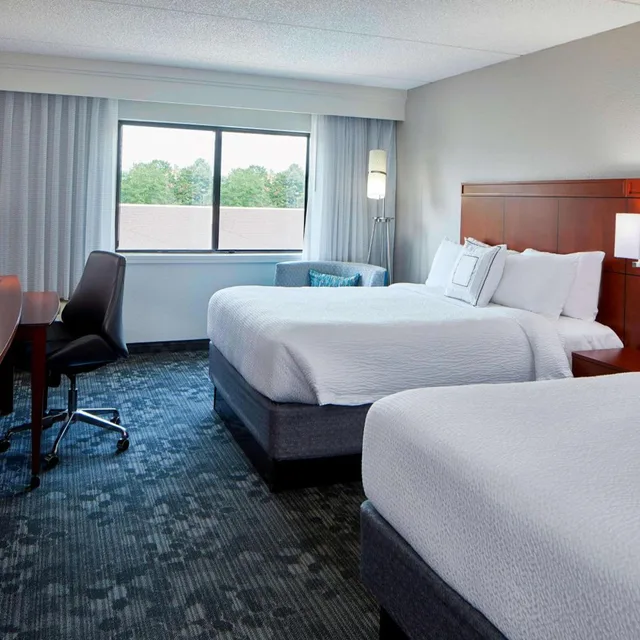 غرفة بسرير كوين بشرفة، Sonesta Select Raleigh Durham Airport Morrisville 1/5