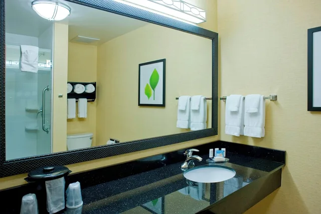 جناح بسرير كينج مع أريكة، Fairfield Inn Suites Columbus 5/7