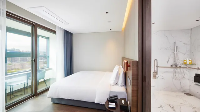 غرفة بريميير بسرير كينج لذوي الإعاقة، Citadines Connect Hari Busan 1/2