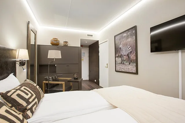 غرفة بسرير كوين وسرير بطابقين بشرفة، Dyreparken Safarihotell 4/7