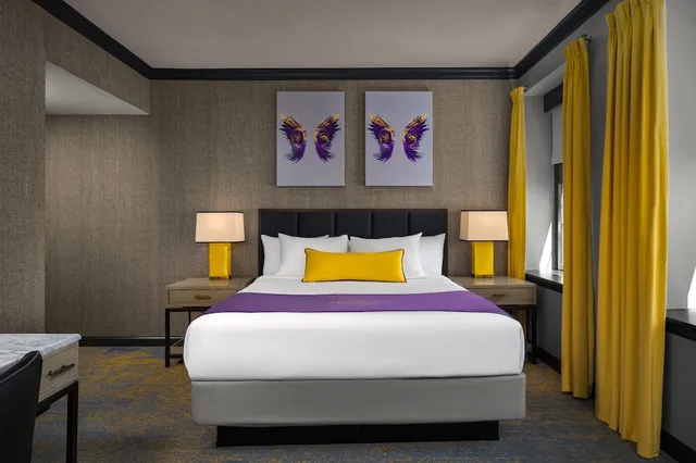 غرفة بسرير كينج لذوي الإعاقة، The Admiral Hotel 1/4