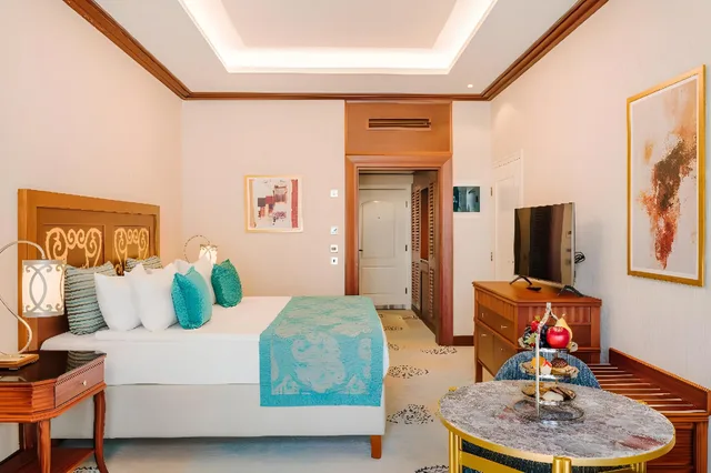 غرفة كلوب ثلاثية، The Arkin Colony Hotel 1/1
