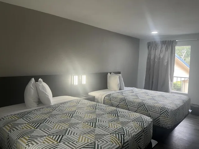 2 Queen Beds Smoking, Micfridge، Motel6 Mccomb Ms 12/15