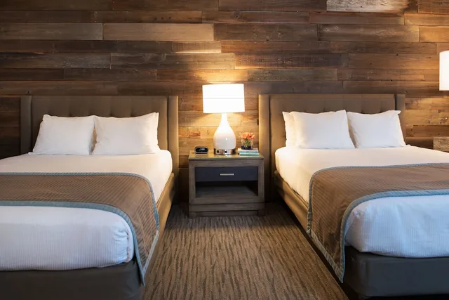 Standard, 2 Queen Beds, Hotel Azure Tahoe 1/2